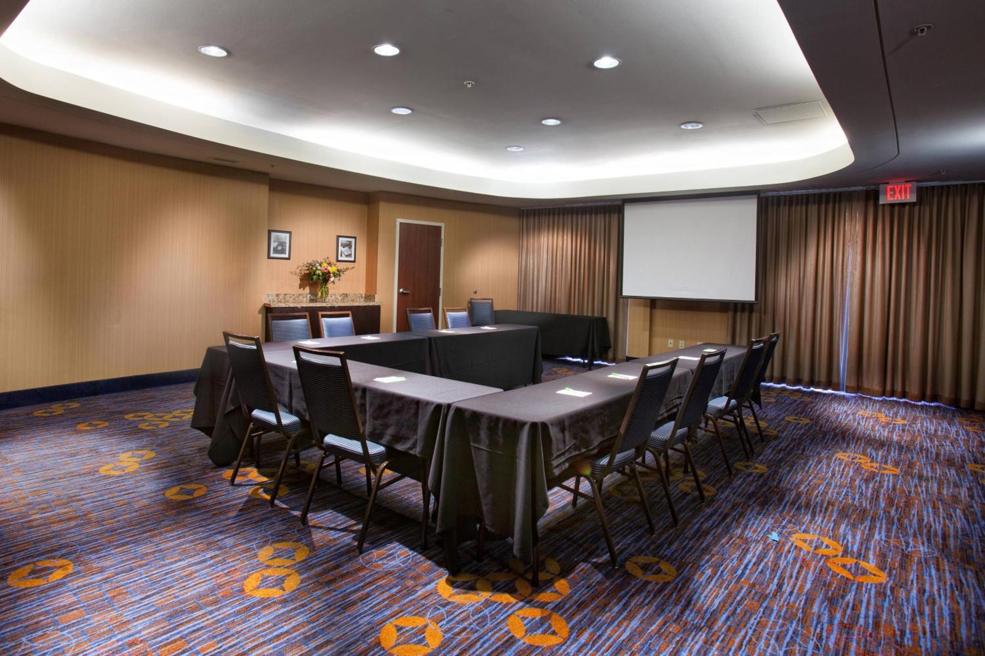 Courtyard By Marriott Fayetteville Dış mekan fotoğraf